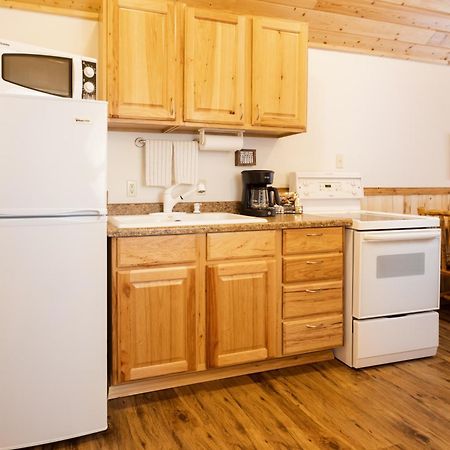 Beargrass Lodging & Rv Resort Hungry Horse Екстериор снимка